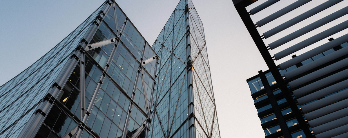 Ein Leitfaden für Unternehmenswohnungen (Arten von Unternehmensunterkünften, zu berücksichtigende Faktoren, FAQs)