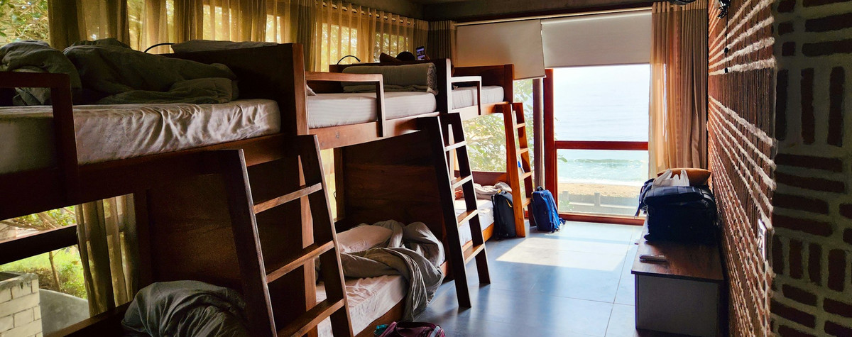 Vor- und Nachteile von Hostels vs. Mietunterkünften für digitale Nomaden