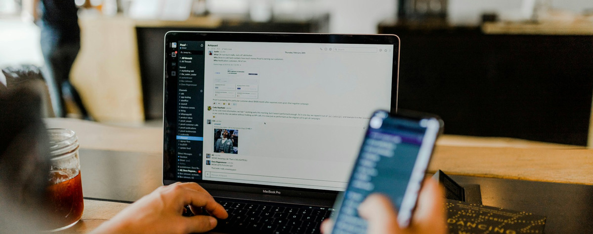 Beherrschen der asynchrone Kommunikation: Ein Leitfaden für Fernarbeiter