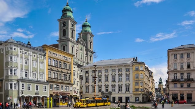 Eine kulturelle Stadt, die entlang der Donau floriert 