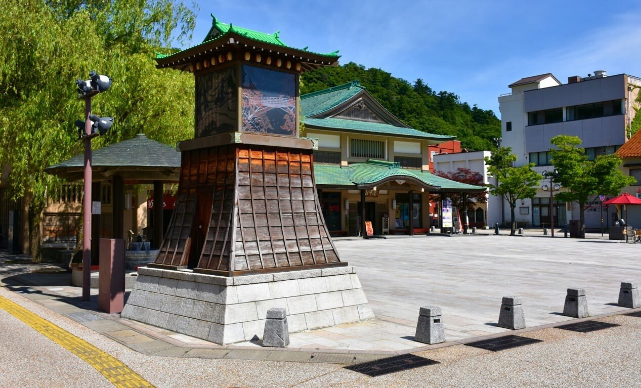 Einführung der vier heißen Frühlingsstädte, aus denen Kaga Onsen-Kyo besteht, ein beliebter heißer Frühling in der Präfektur Ishikawa