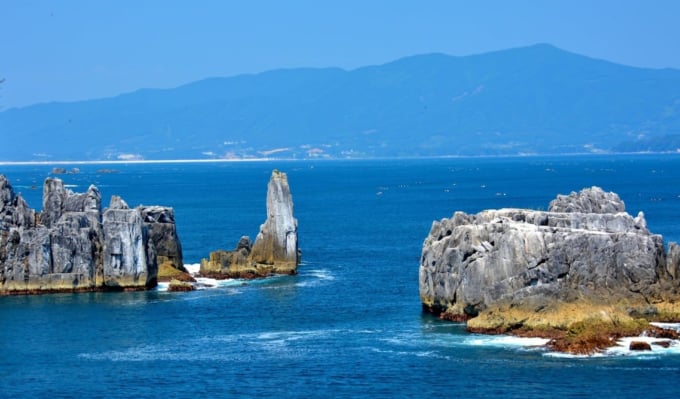 Touristenplatz „Ogama/Hanzo“ in Kesennuma City, erstellt durch die rauen Wellen der Sanriku 