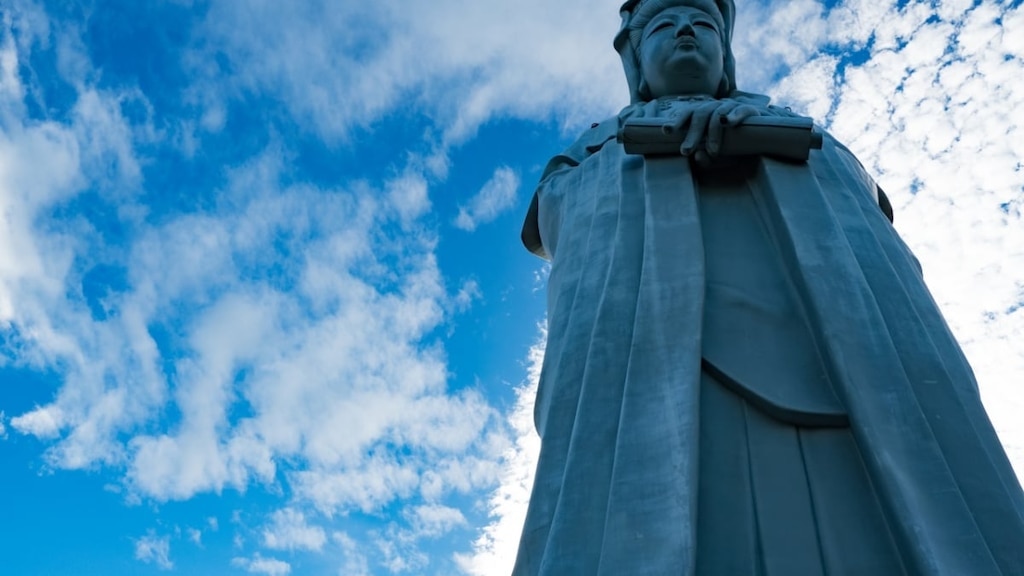 Voller Auswirkungen! Takasaki Byakue Dai-Kannon ist ein klassischer Sightseeing-Ort, an dem Sie eine spektakuläre Aussicht genießen können