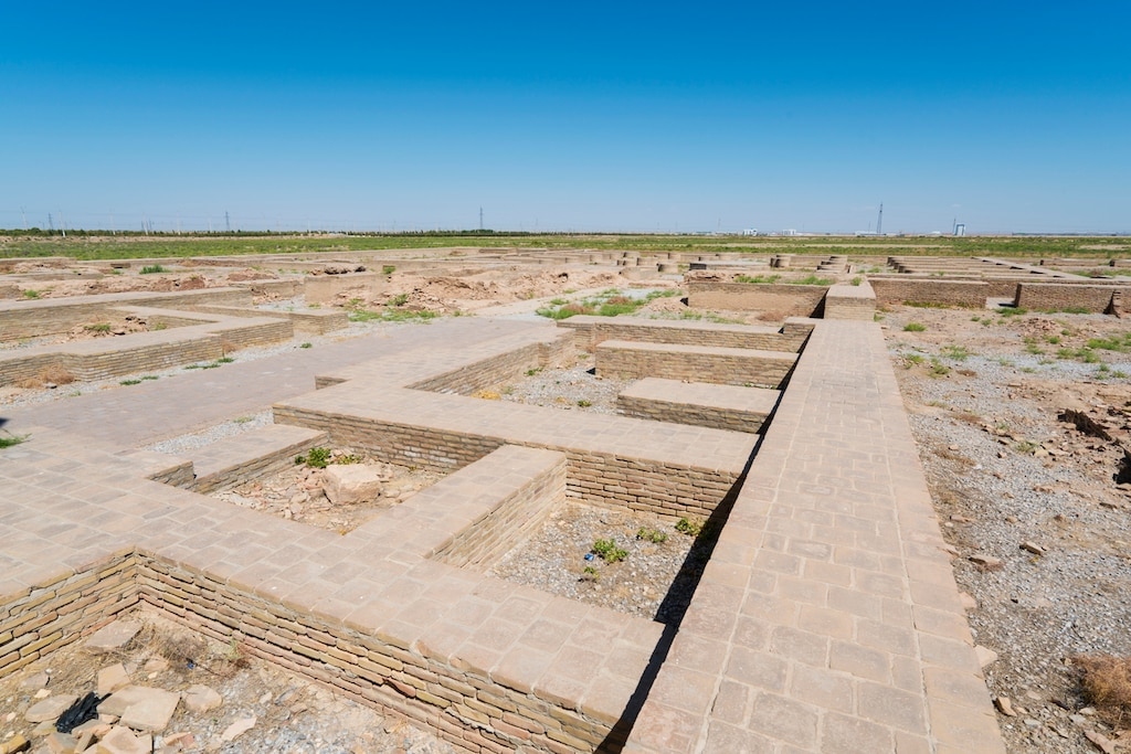 3 Touristenplätze in der internationalen Stadt Navoi, ein wichtiger Transportmittelzentrum seit der Antike