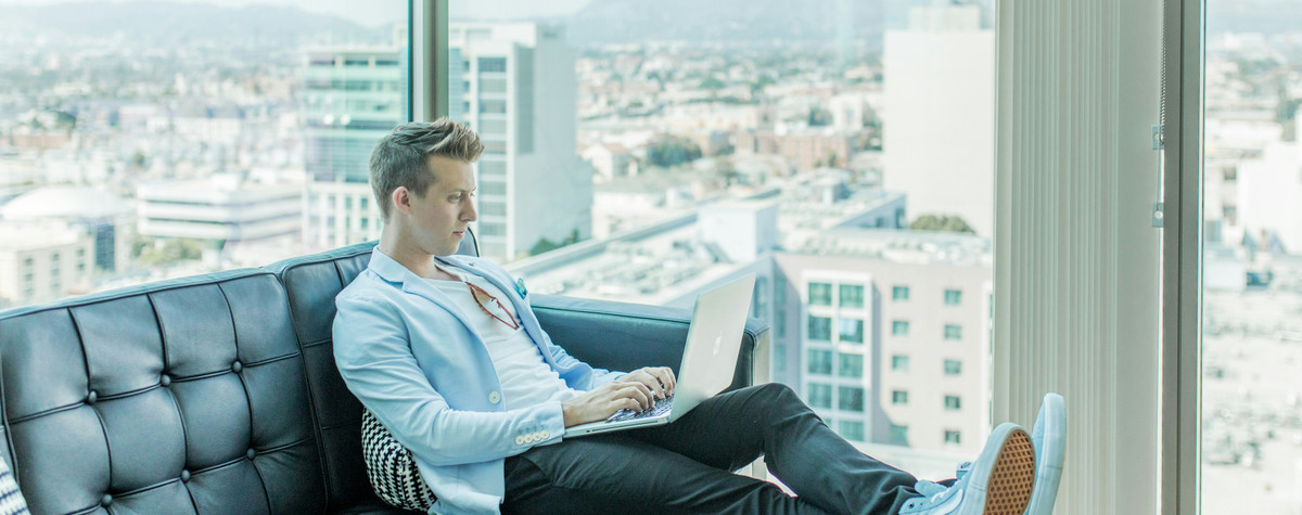 Von Vermietungen zu Eigentümer: Der Weg des digitalen Nomads zu Luxusimpathien