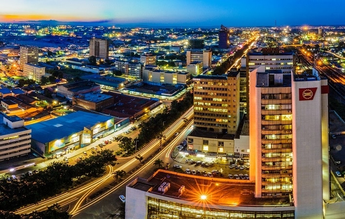 Zu den Souvenirs aus Sambia gehören niedliche Kunsthandwerk, Holzpuppen, Kaffee und mehr