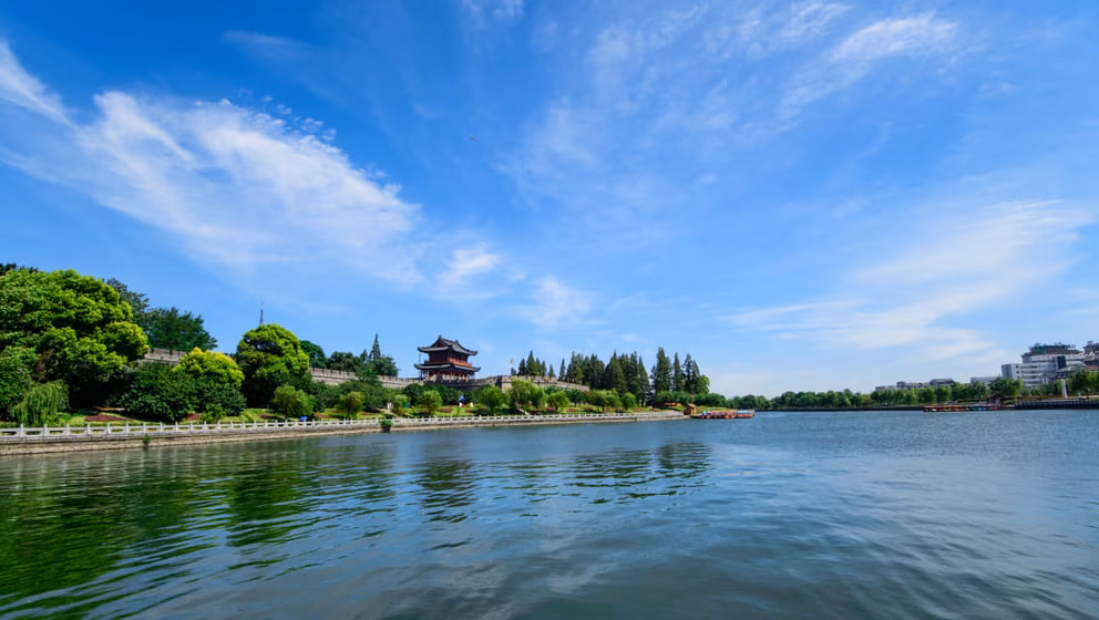 Lassen Sie uns die weltweit größte Statue von Guan Yu sehen !! 5 Empfohlene Touristenplätze in Jingzhou