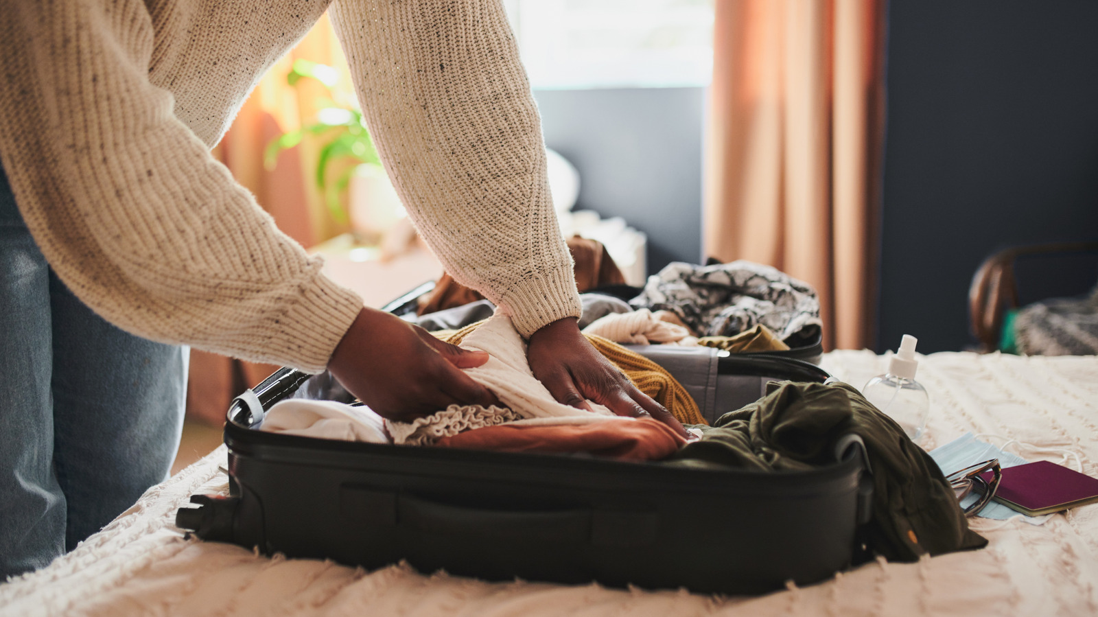 Vermeiden Sie mit dieser einfachen Garderobenstrategie, dass Sie bei Ihrer nächsten Reise zu viel einpacken