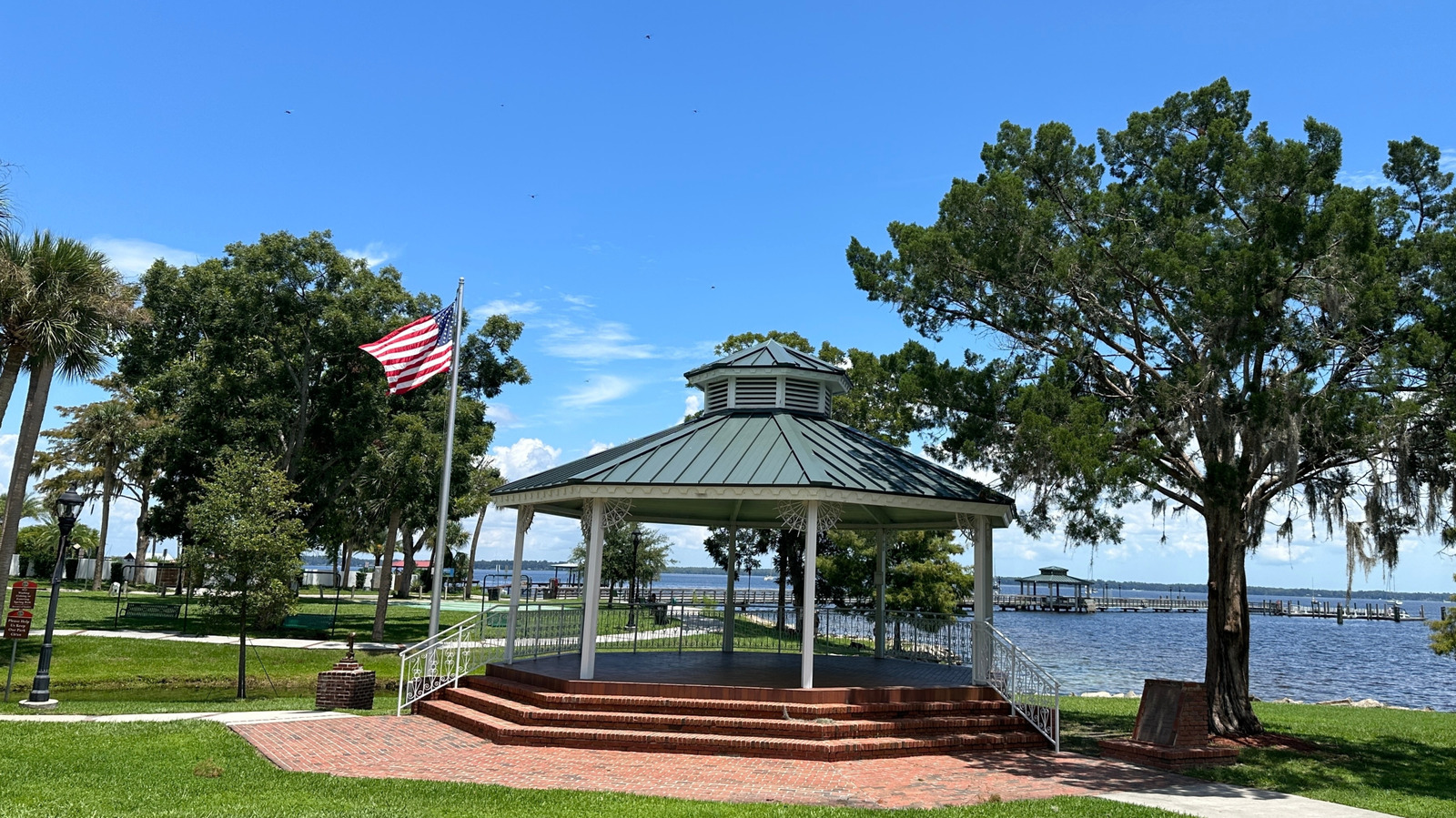 Zwischen Jacksonville und Orlando liegt eine entspannte Flussstadt mit einem natürlichen Quellpark