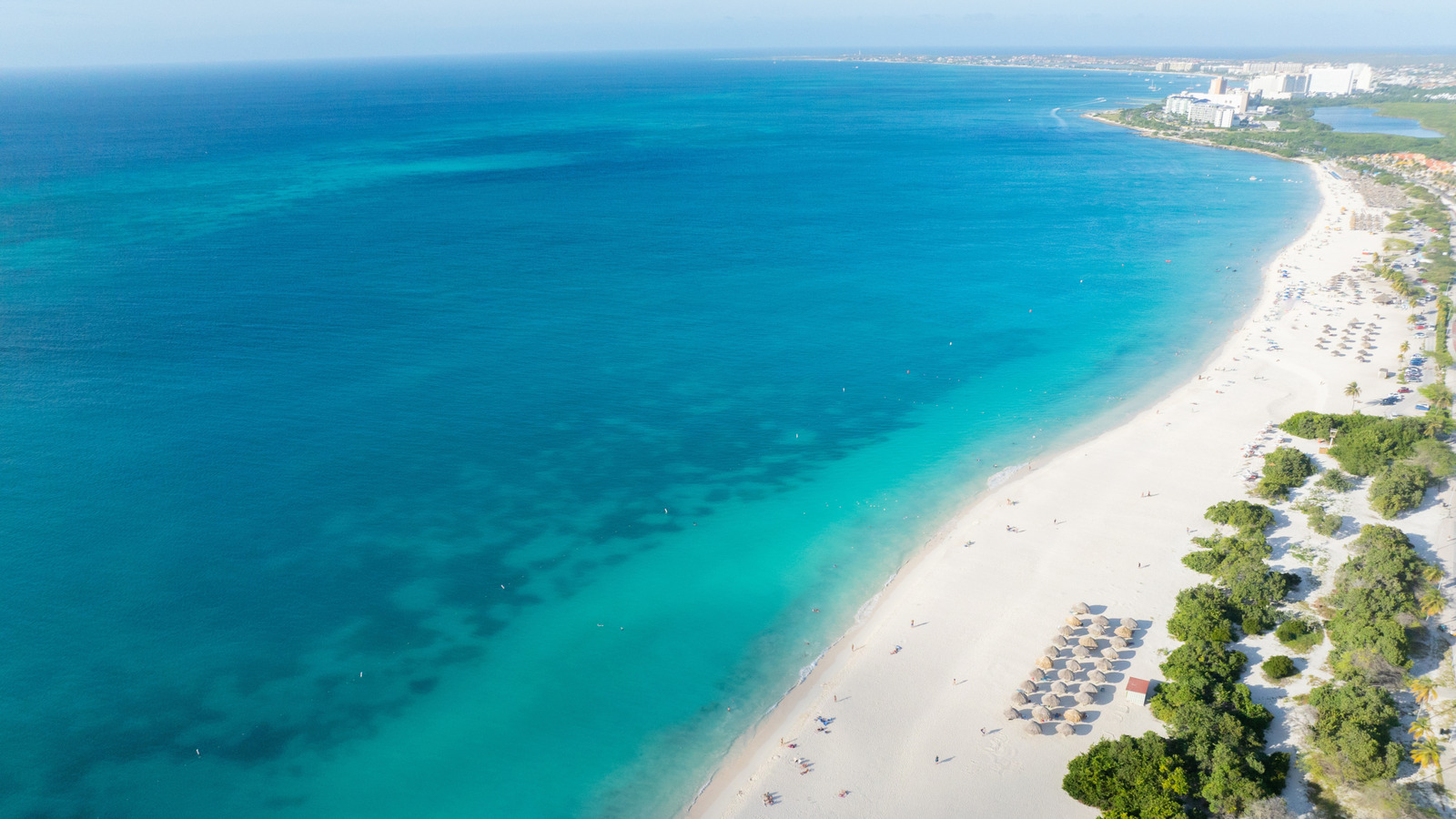 Die sicherste Karibikinsel mit einer Hurrikan-freien Zone ist perfekt für einen tropischen Kurzurlaub