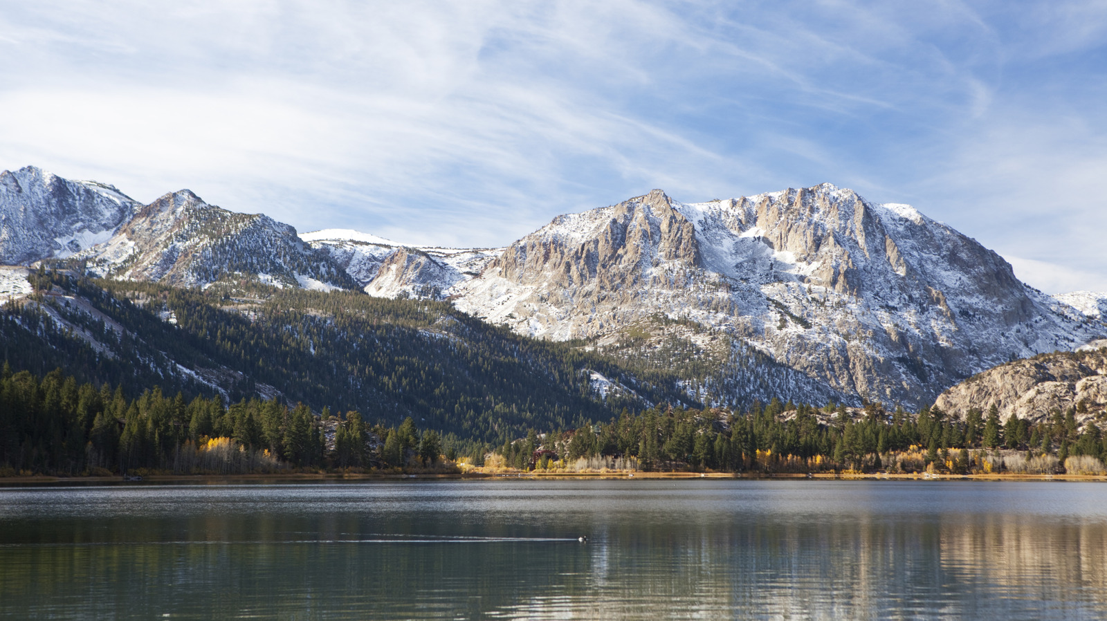 Die „Schweiz Kaliforniens“ ist ein idyllisches Seedorf mit Blick auf die Berge