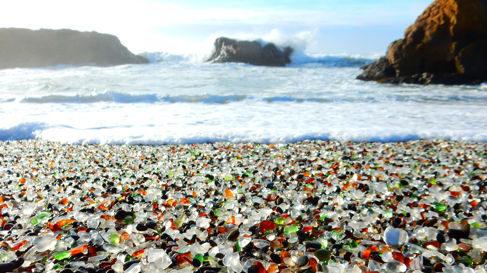 Eine kalifornische Küstenstadt ist die Heimat des wunderschönen, weltberühmten Glass Beach