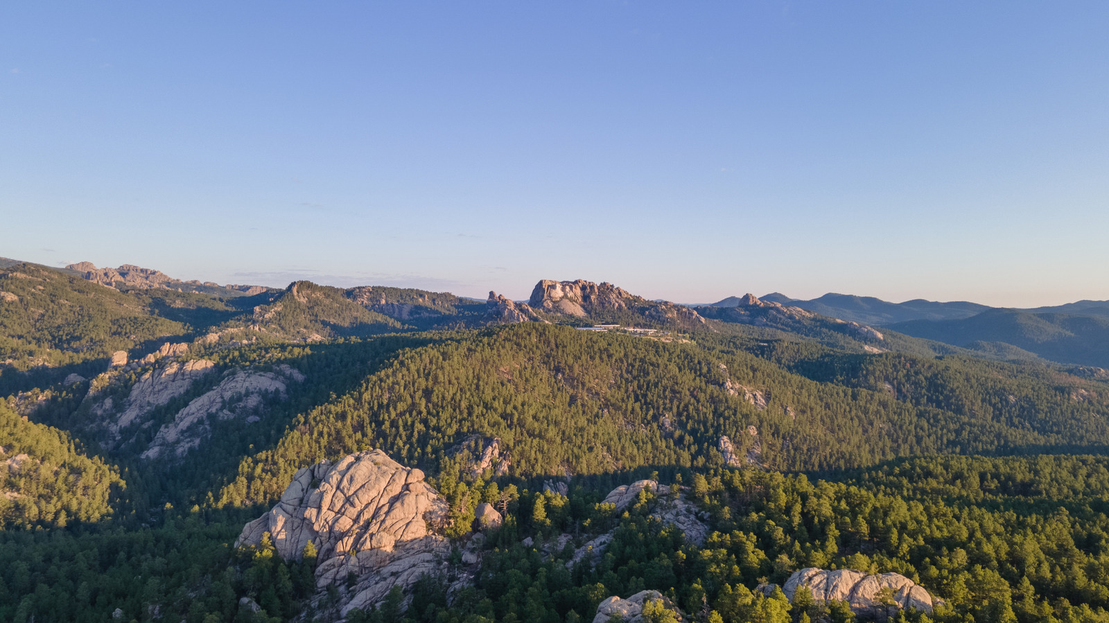 Dieser National Forest im Mittleren Westen bietet Camping- und Offroad-Möglichkeiten für Sommerspaß
