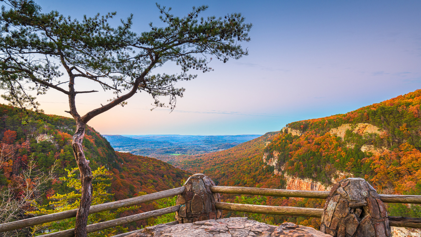Georgias einzigartiger State Park ist einer der schönsten mit ruhigen Landschaften