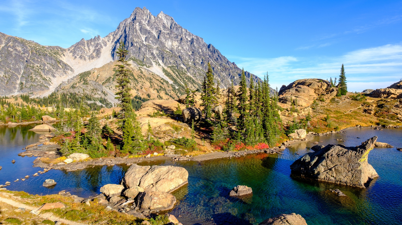 Washingtons malerischer Alpensee bietet Wanderwege mit malerischer Aussicht