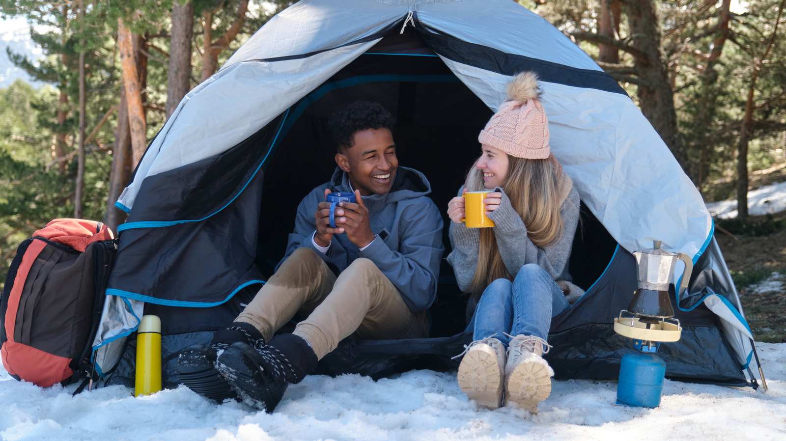 Warum Camper laut Ärzten und Überlebenskünstlern niemals Schnee essen sollten
